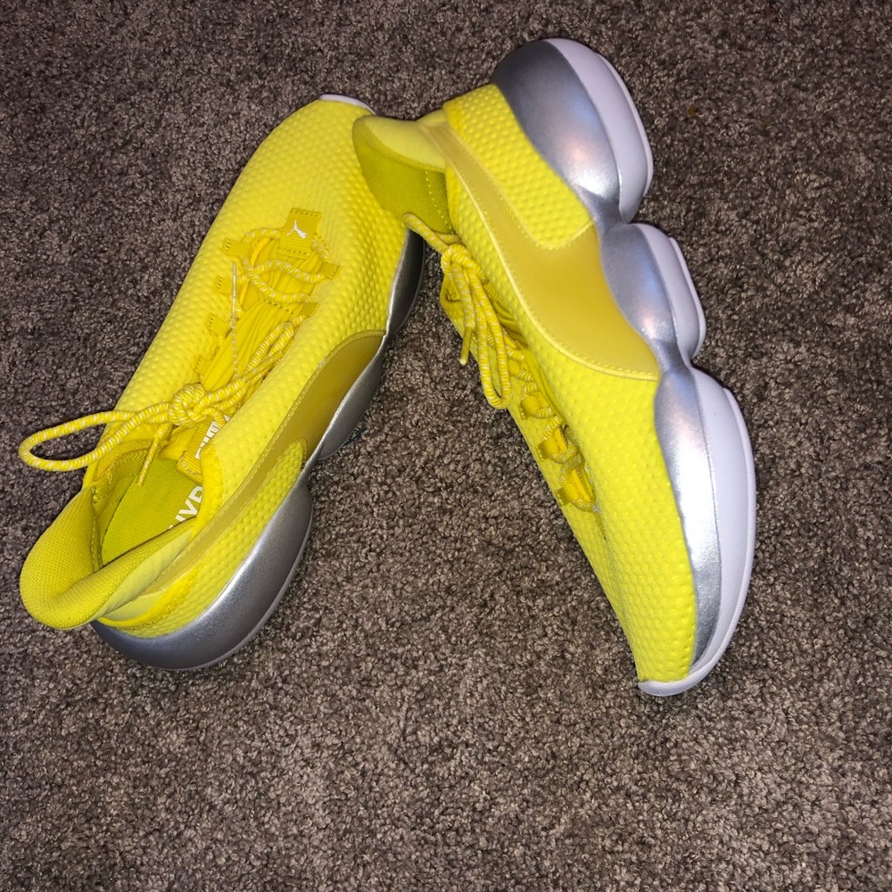 Puma yellow sneakers brand new never wore no tags